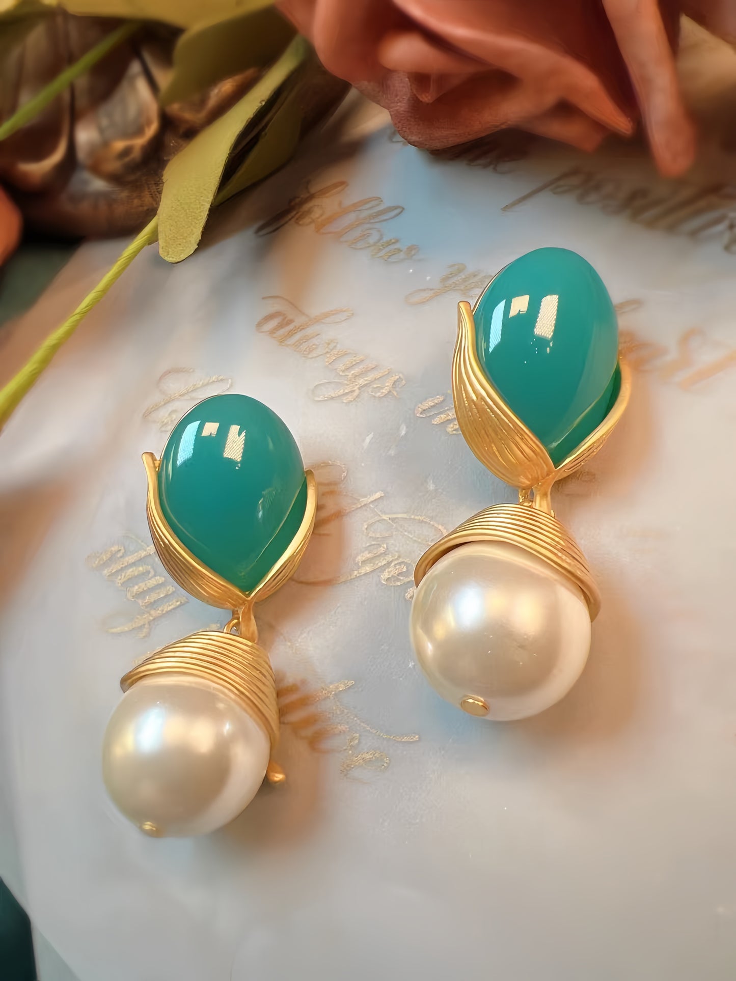 Charming Blue Pearl Pendant Earring