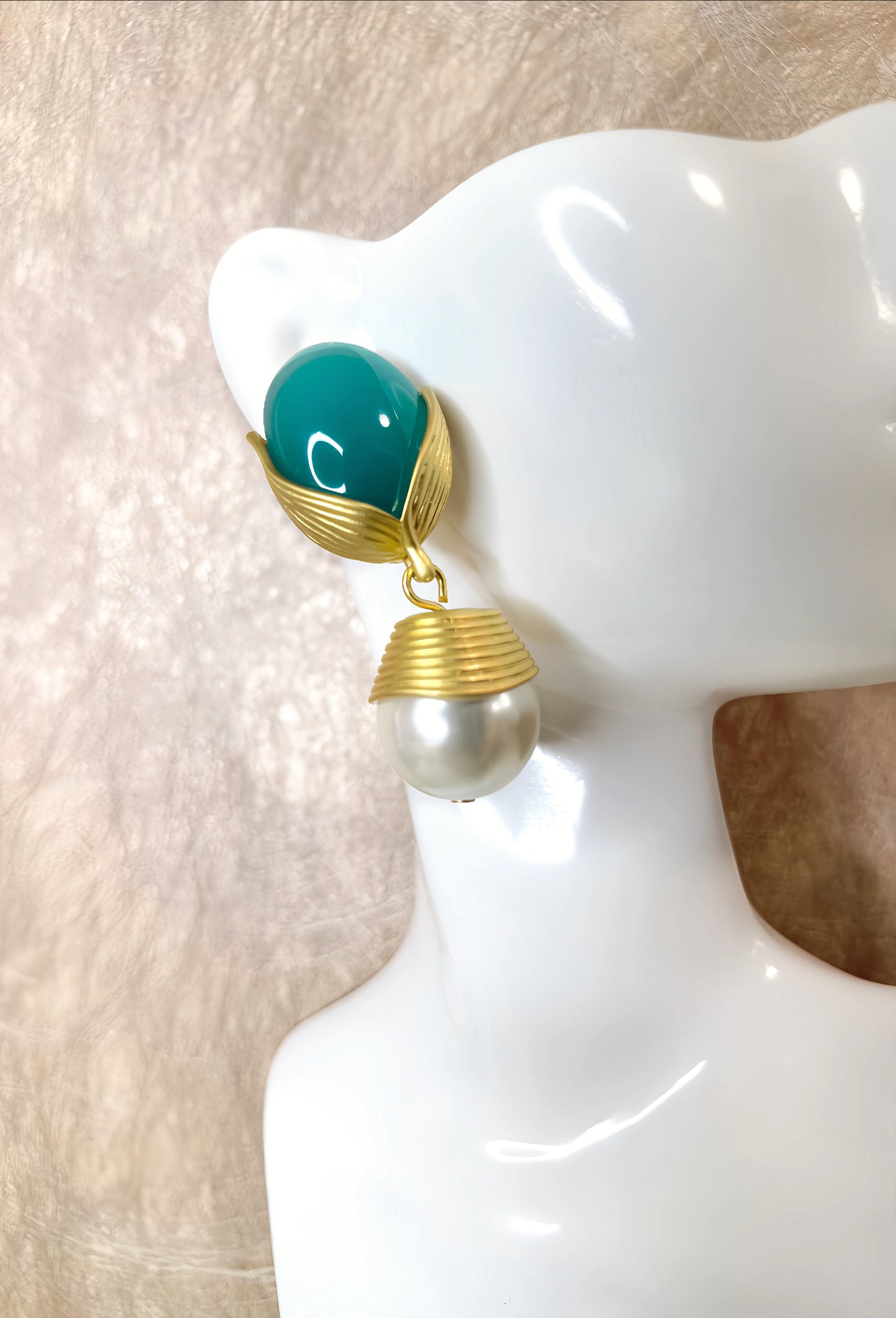 Charming Blue Pearl Pendant Earring