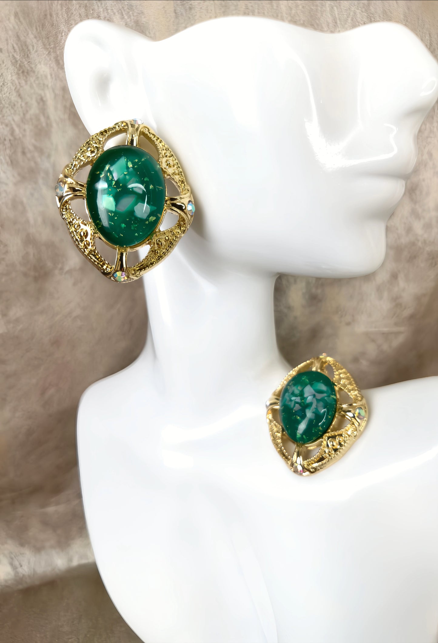 Vintage Golden Emerald Green Stone Stud Earring