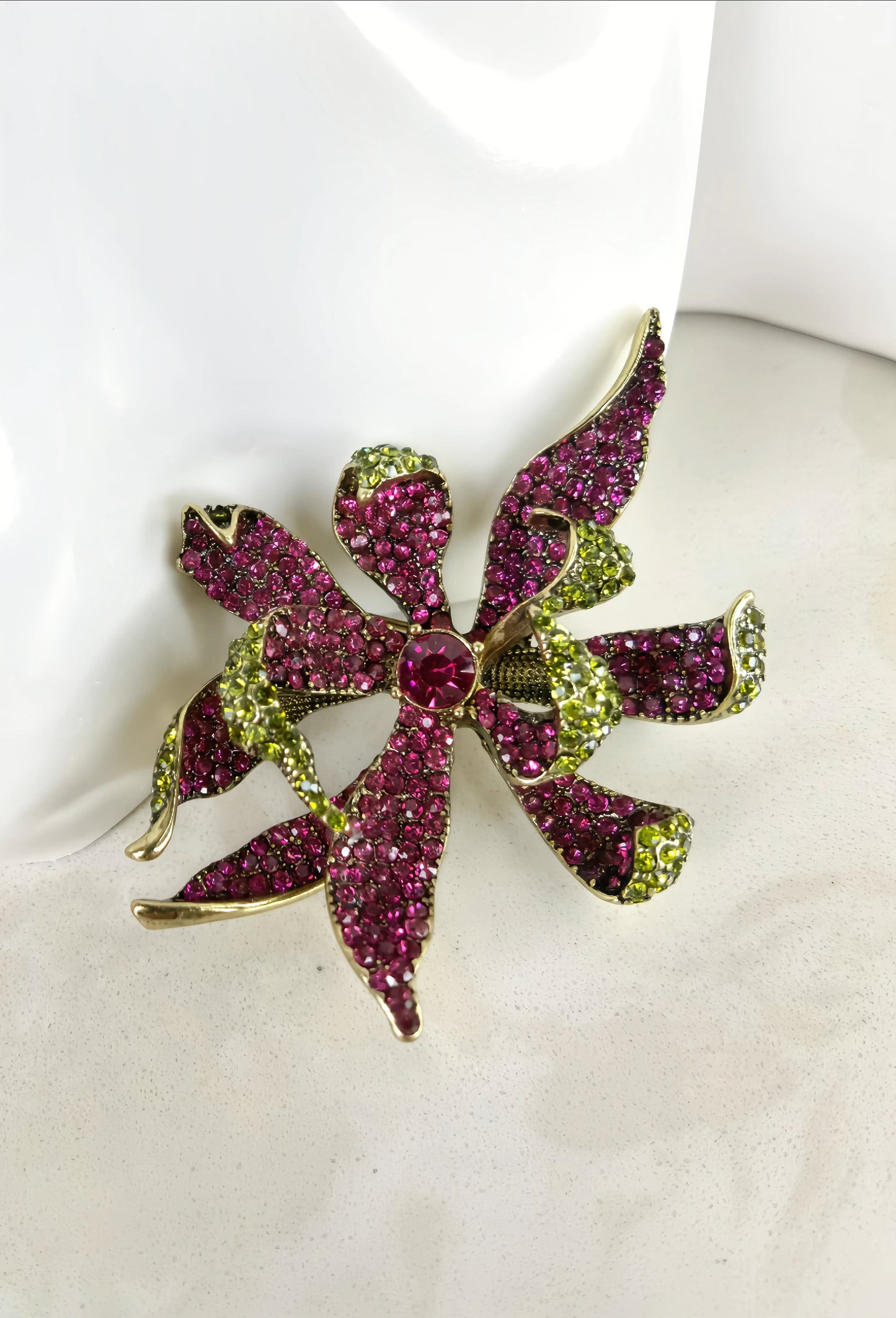 Purple Hand-cutting Rhinestone Brooch (designer edition)