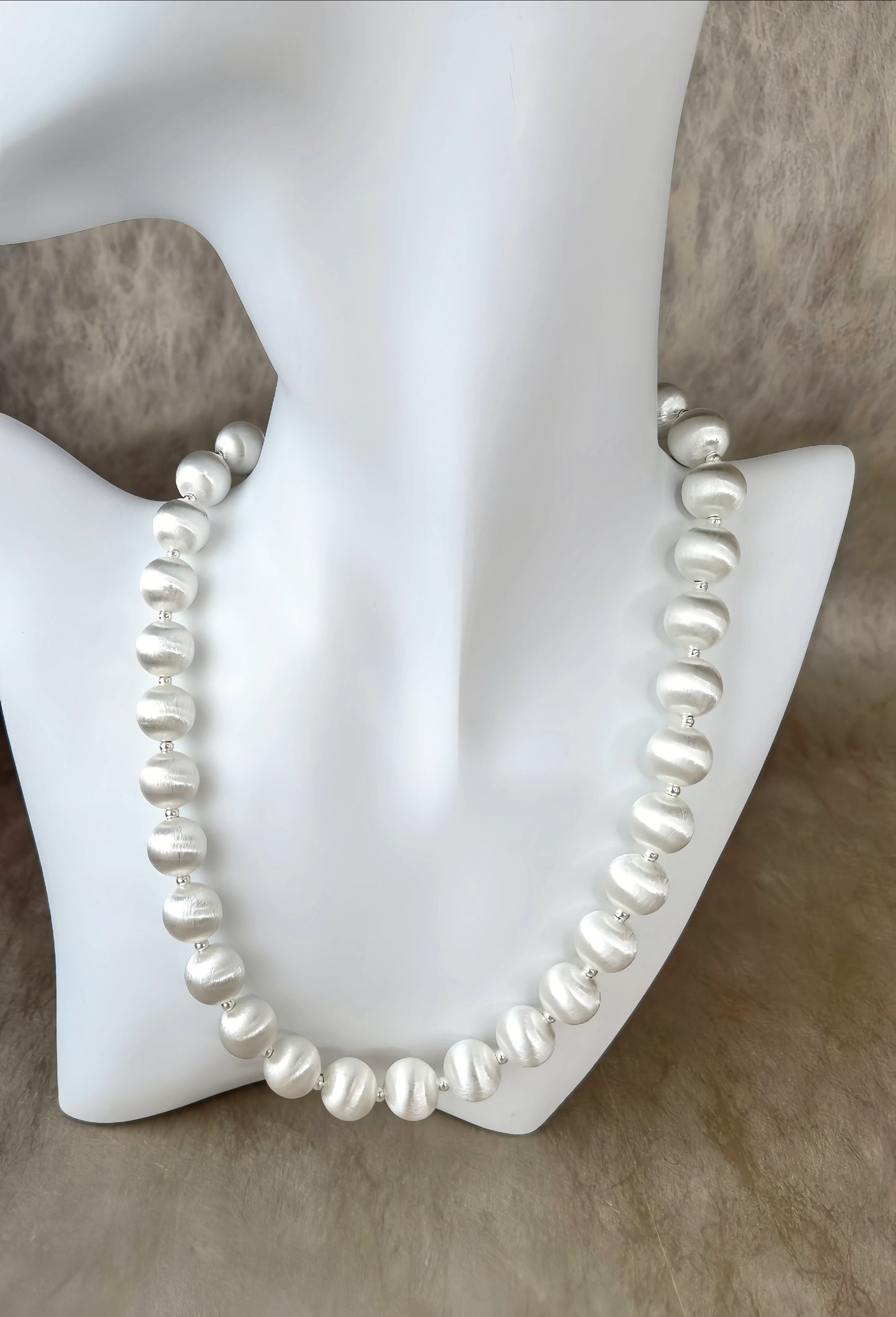 Silver Light Fashion Bead Necklace