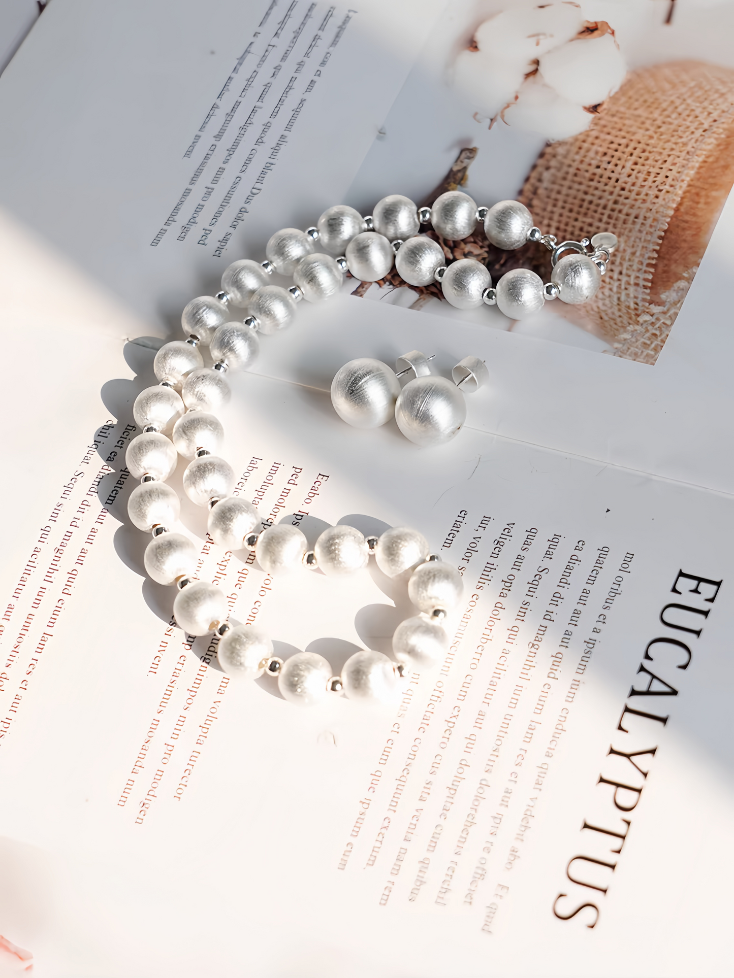 Silver Light Fashion Bead Necklace